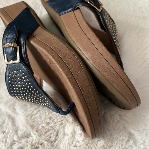 VIONIC Studded Navy Sandals - Picture 5 of 10